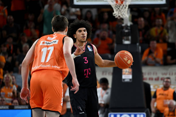 地处哈萨克 地处哈萨克